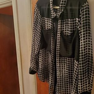 Womens size 3x Black and White long sleeve blouse